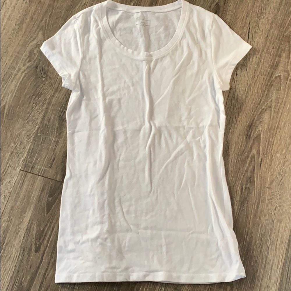 White women’s tee